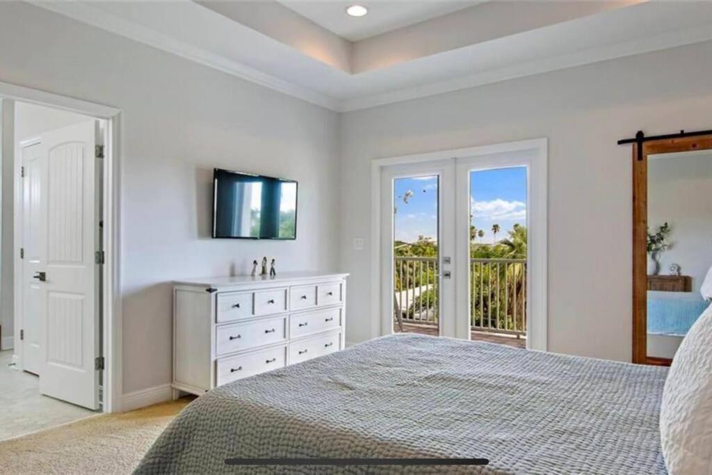 Luxurious Modern Townhouse Right Across Beach!! Table Tennis St. Pete Beach Exterior photo