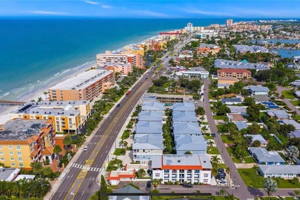 Luxurious Modern Townhouse Right Across Beach!! Table Tennis St. Pete Beach Exterior photo